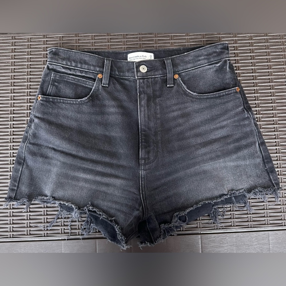 Abercrombie & Fitch Ultra High Rise Mom Denim Shorts Raw Hem Size 28
